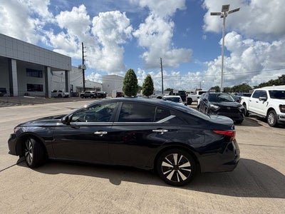 2022 Nissan Altima 2.5 SV
