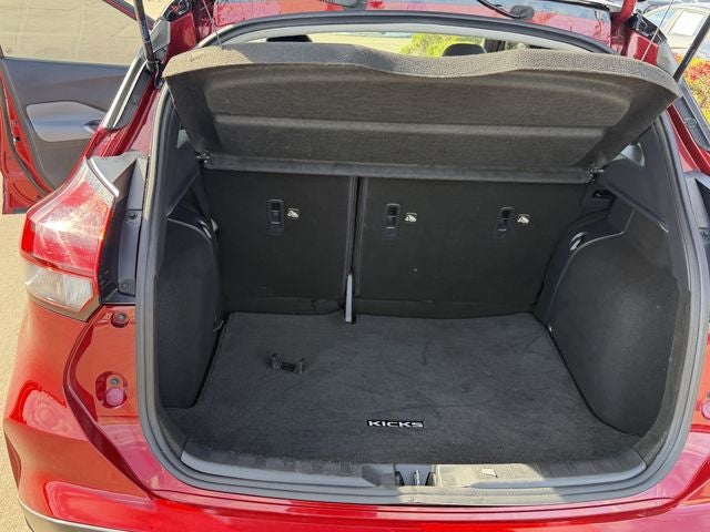 2021 Nissan Kicks SR