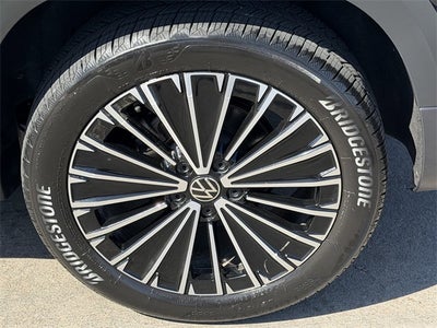 2025 Volkswagen Taos 1.5T SE