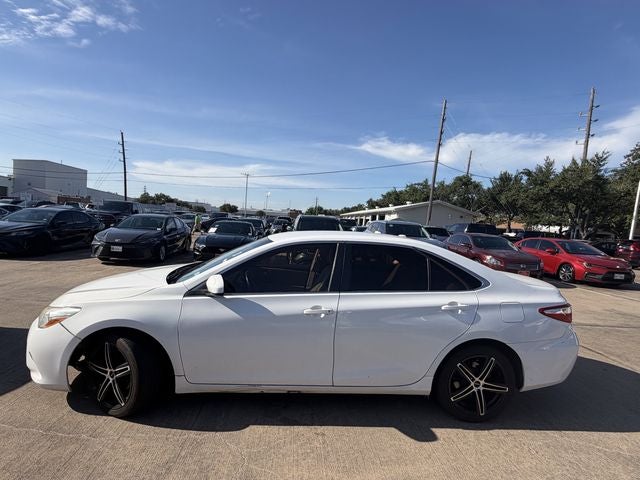 2017 Toyota CAMRY LE