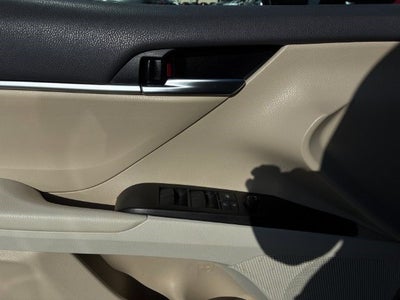 2022 Toyota Camry Hybrid LE