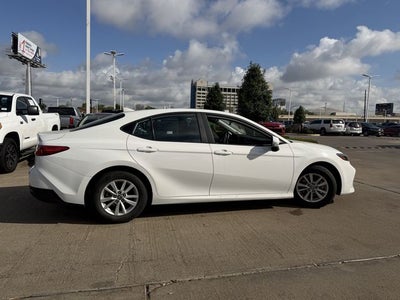 2025 Toyota CAMRY LE