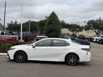 2024 Toyota CAMRY SE