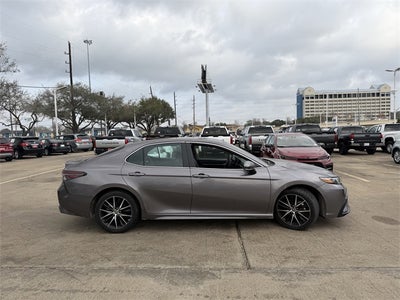 2024 Toyota CAMRY SE