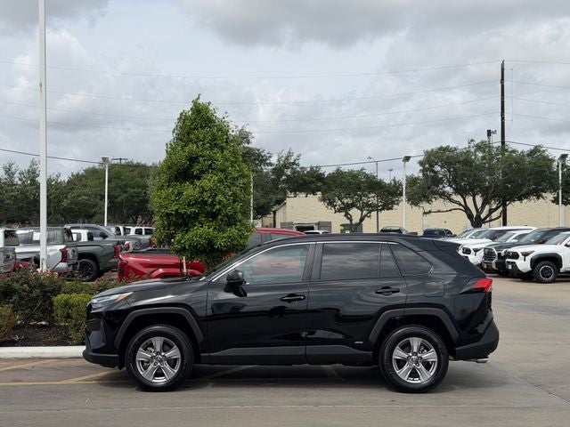 2025 Toyota RAV4 HYBRID LE