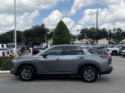 2022 Nissan Pathfinder SV