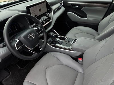 2026 Toyota Highlander Hybrid Platinum