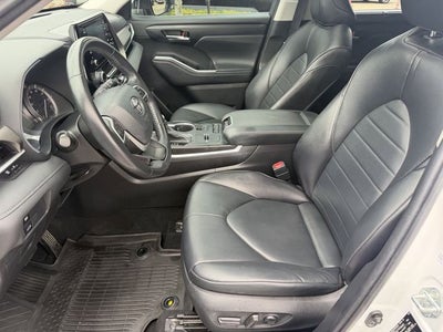 2022 Toyota HIGHLANDER XLE