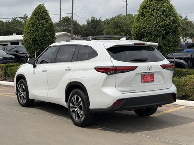 2022 Toyota HIGHLANDER XLE