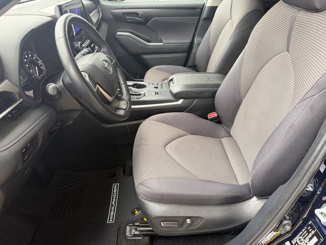2025 Toyota HIGHLANDER LE