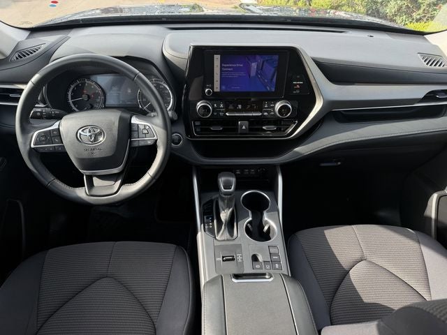 2025 Toyota HIGHLANDER LE