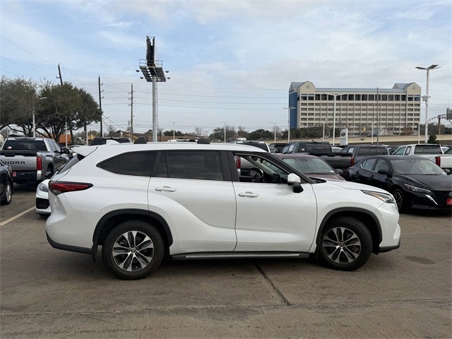 2023 Toyota HIGHLANDER XLE