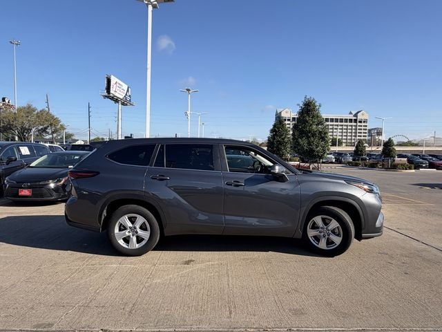 2025 Toyota HIGHLANDER LE