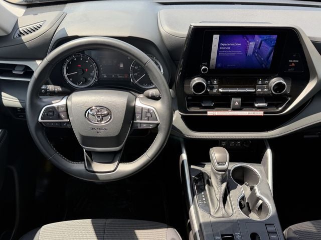2025 Toyota HIGHLANDER LE