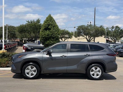 2025 Toyota HIGHLANDER LE