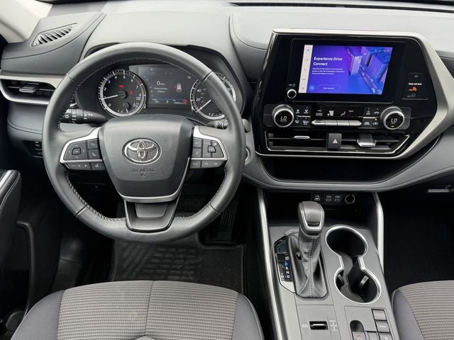 2025 Toyota HIGHLANDER LE