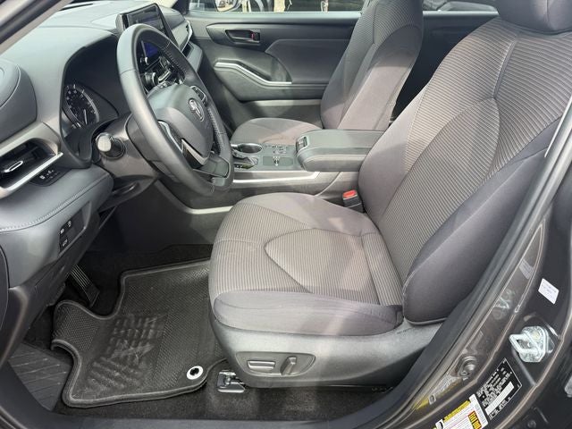 2025 Toyota HIGHLANDER LE