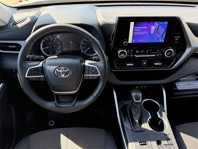 2025 Toyota HIGHLANDER LE