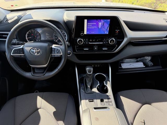 2025 Toyota HIGHLANDER LE