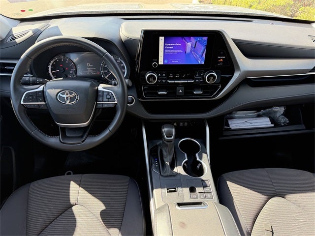 2025 Toyota HIGHLANDER LE
