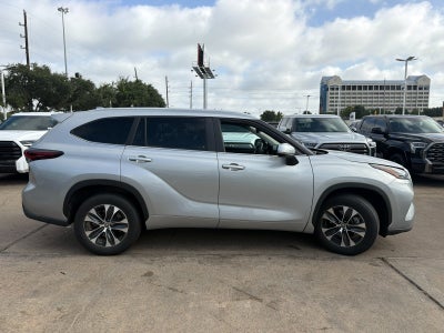 2025 Toyota Highlander XLE