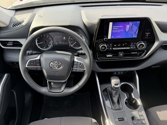 2025 Toyota HIGHLANDER LE