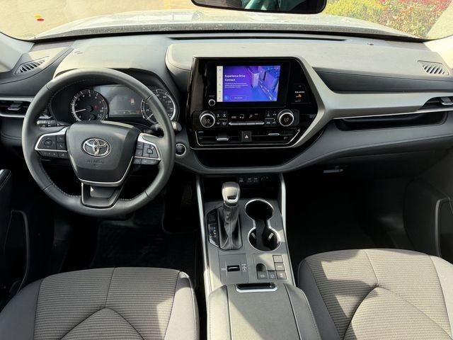 2025 Toyota HIGHLANDER LE