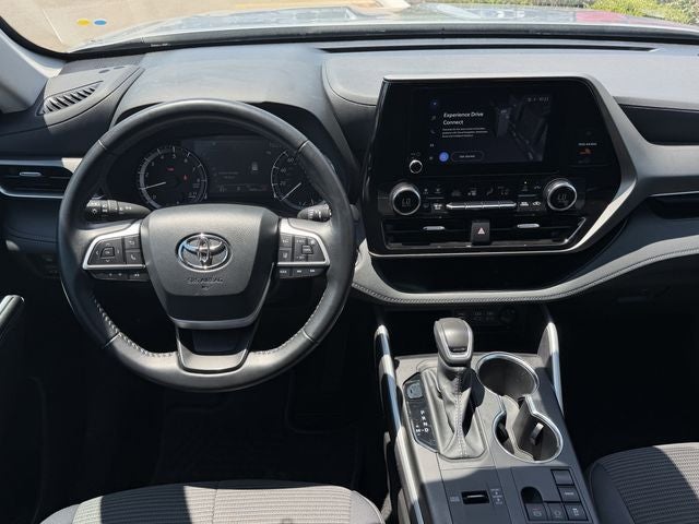 2025 Toyota HIGHLANDER LE