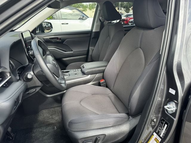 2025 Toyota Highlander LE