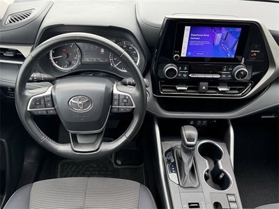 2024 Toyota HIGHLANDER LE