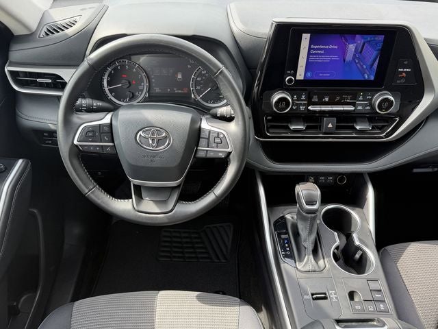 2025 Toyota HIGHLANDER LE