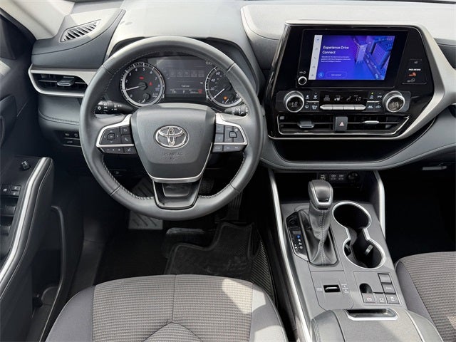 2025 Toyota HIGHLANDER LE