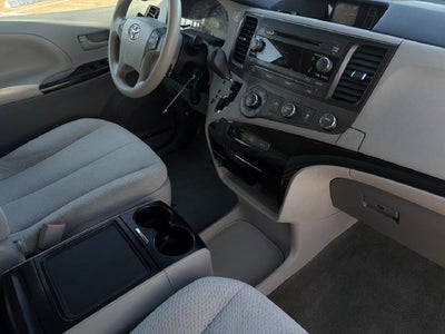 2012 Toyota SIENNA LE 3.5L LE 8 Passenger