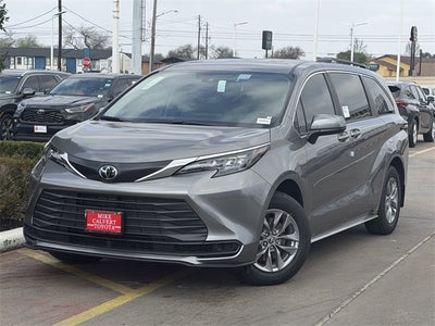 2026 Toyota Sienna LE