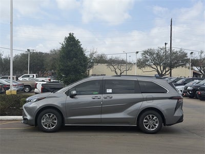 2026 Toyota Sienna LE