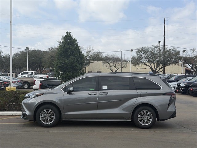 2026 Toyota Sienna LE