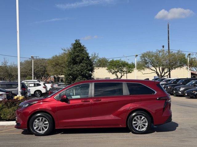 2025 Toyota SIENNA LE LE 8 Passenger