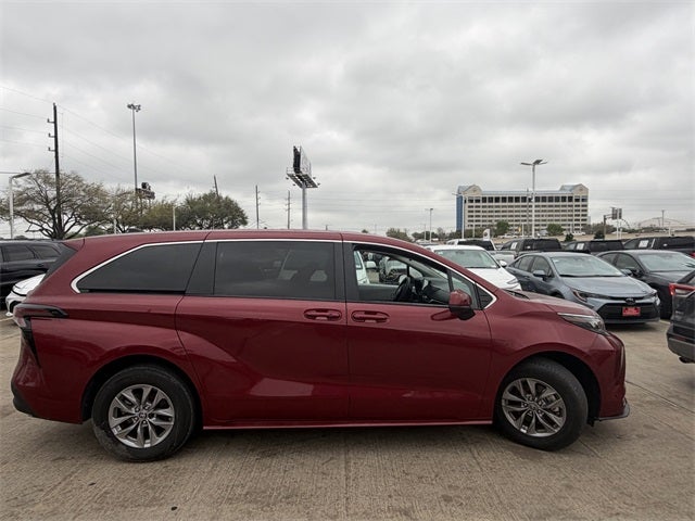 2025 Toyota SIENNA LE LE 8 Passenger