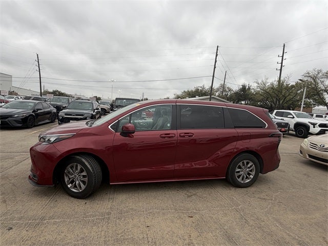 2025 Toyota SIENNA LE LE 8 Passenger