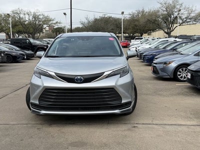 2025 Toyota SIENNA LE LE 8 Passenger