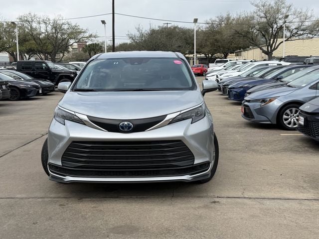 2025 Toyota SIENNA LE LE 8 Passenger