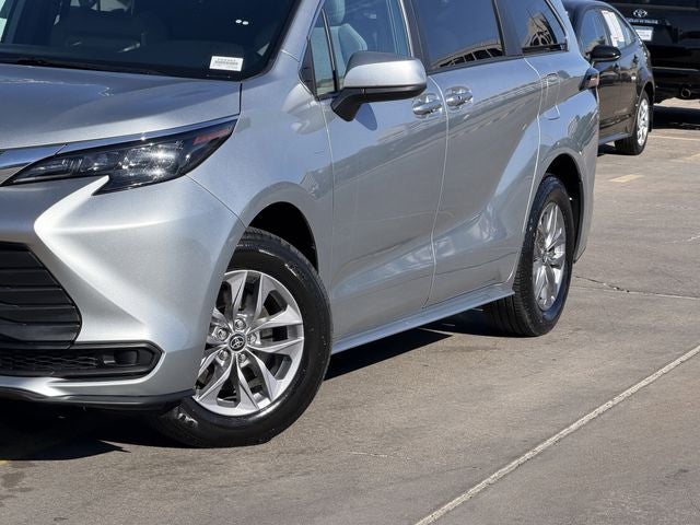 2025 Toyota SIENNA LE LE 8 Passenger