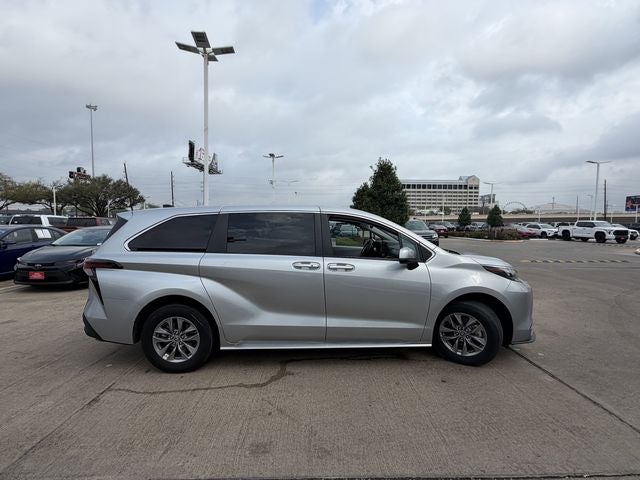 2025 Toyota SIENNA LE LE 8 Passenger