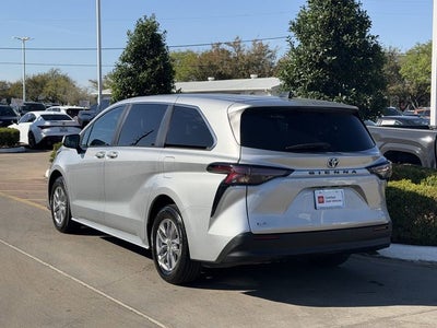 2025 Toyota SIENNA LE LE 8 Passenger