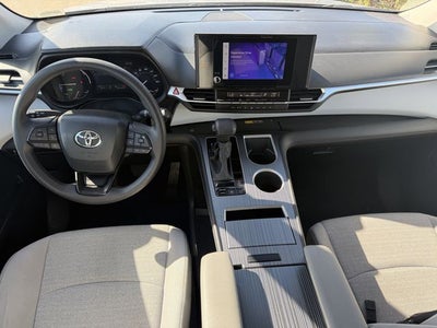 2025 Toyota SIENNA LE LE 8 Passenger