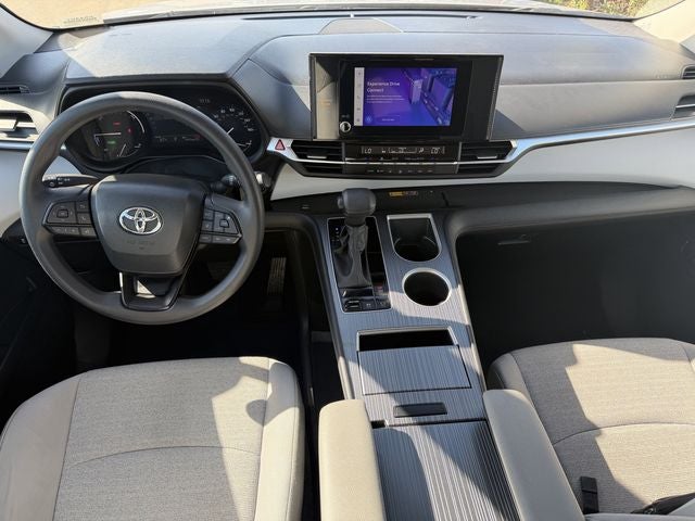 2025 Toyota SIENNA LE LE 8 Passenger