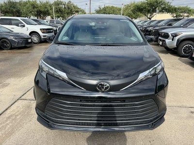 2026 Toyota Sienna LE 8 Passenger