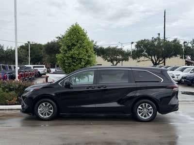 2026 Toyota Sienna LE 8 Passenger