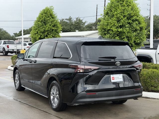 2026 Toyota Sienna LE 8 Passenger
