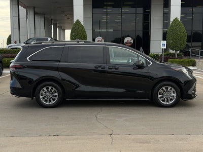2024 Toyota Sienna LE 8 Passenger